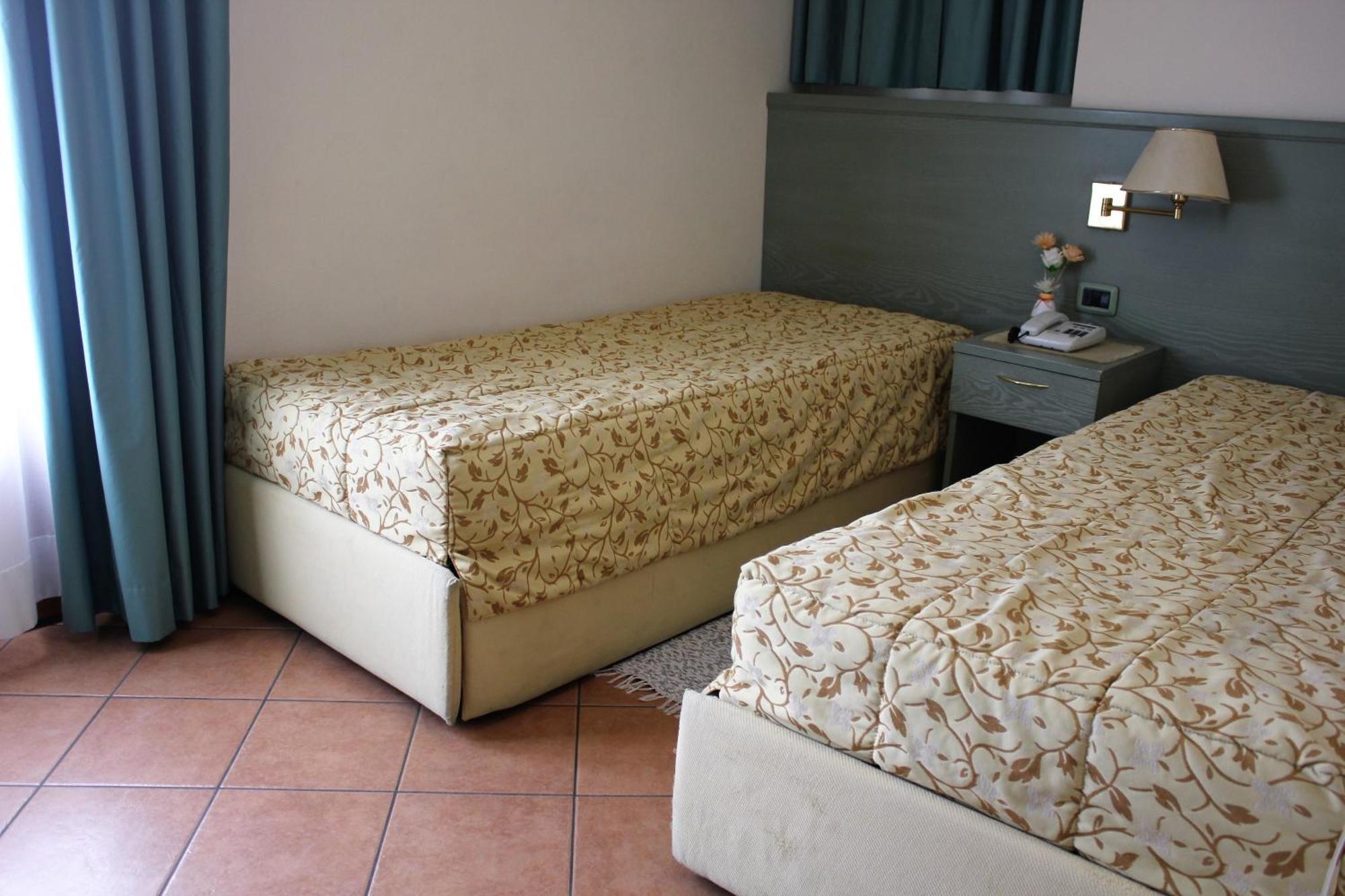 Triple Room,709183240:JPEG