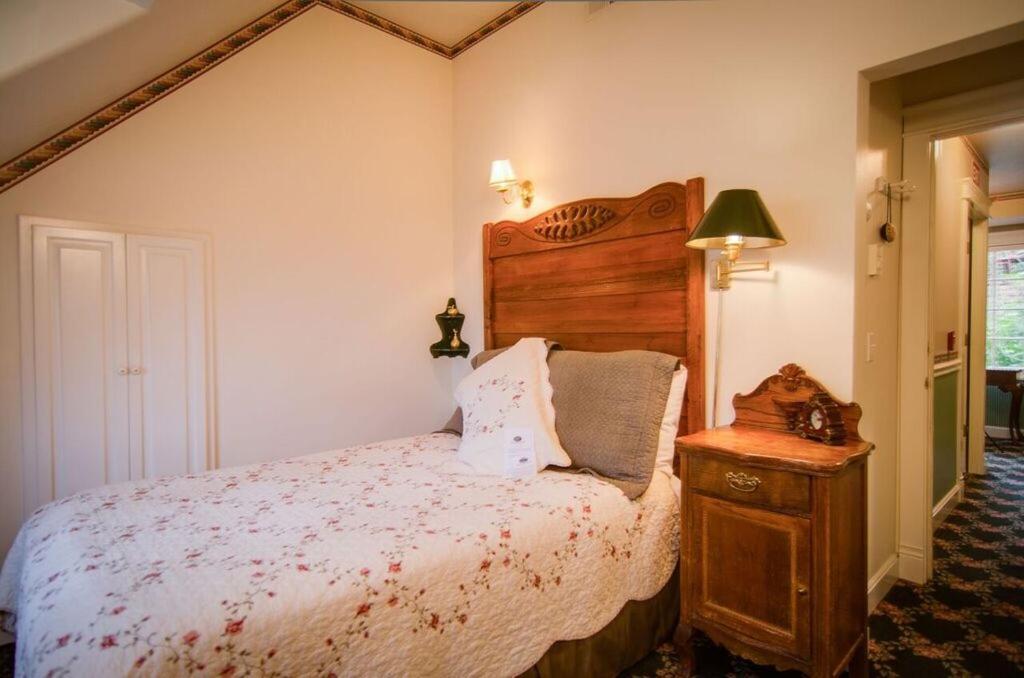 Small Double Room,709226755:JPEG