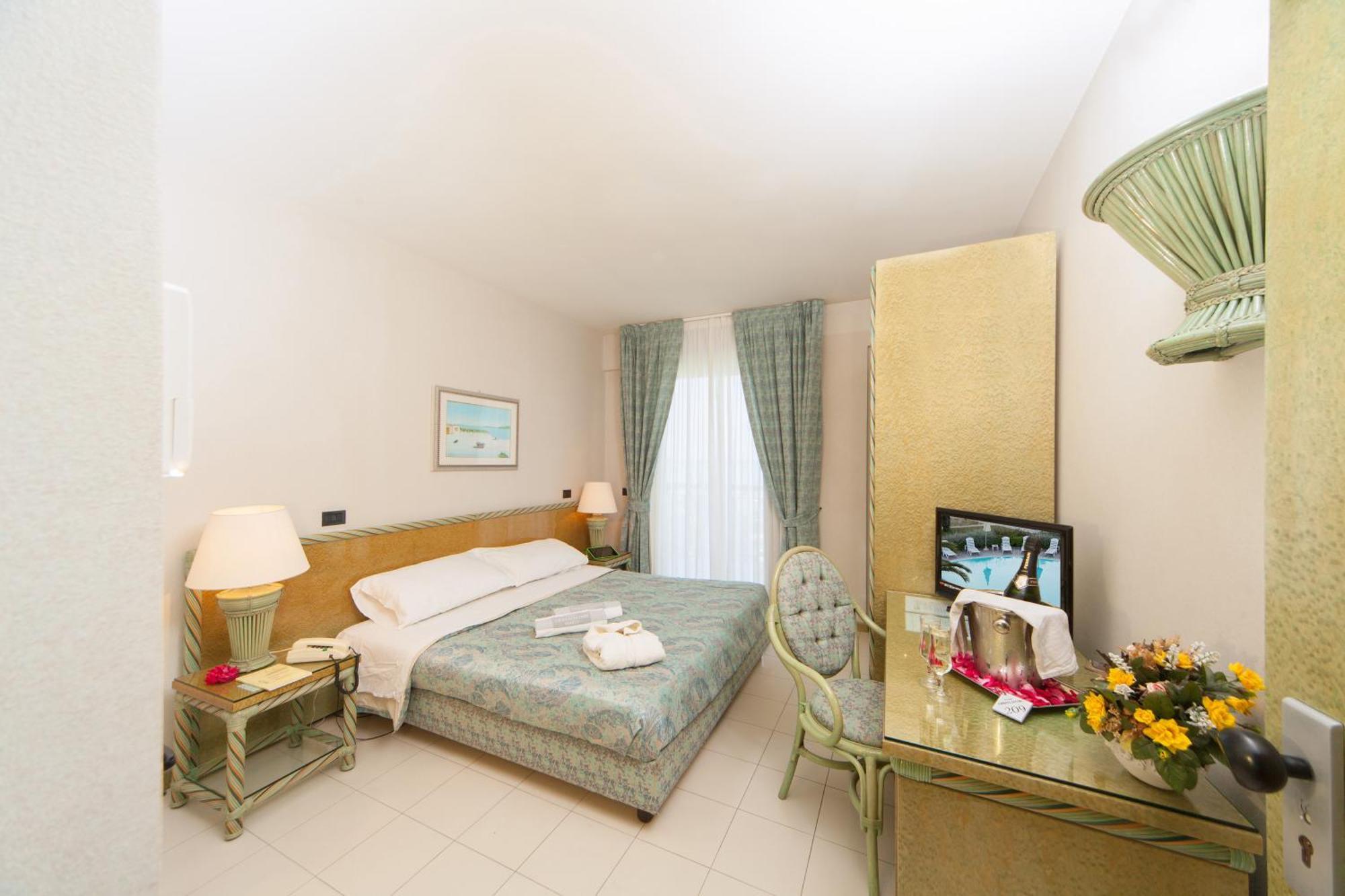 Double or Twin Room,709261924:JPEG