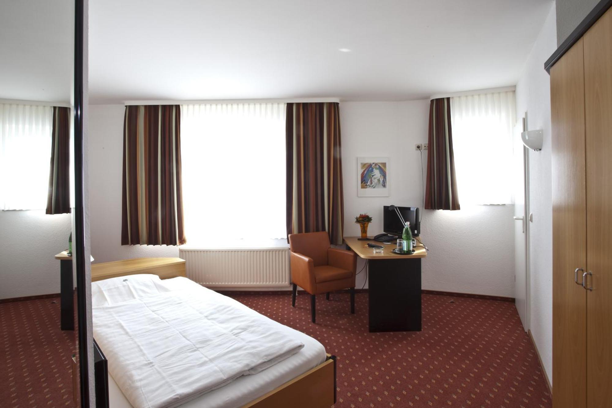 Single Room,1709730348:JPEG