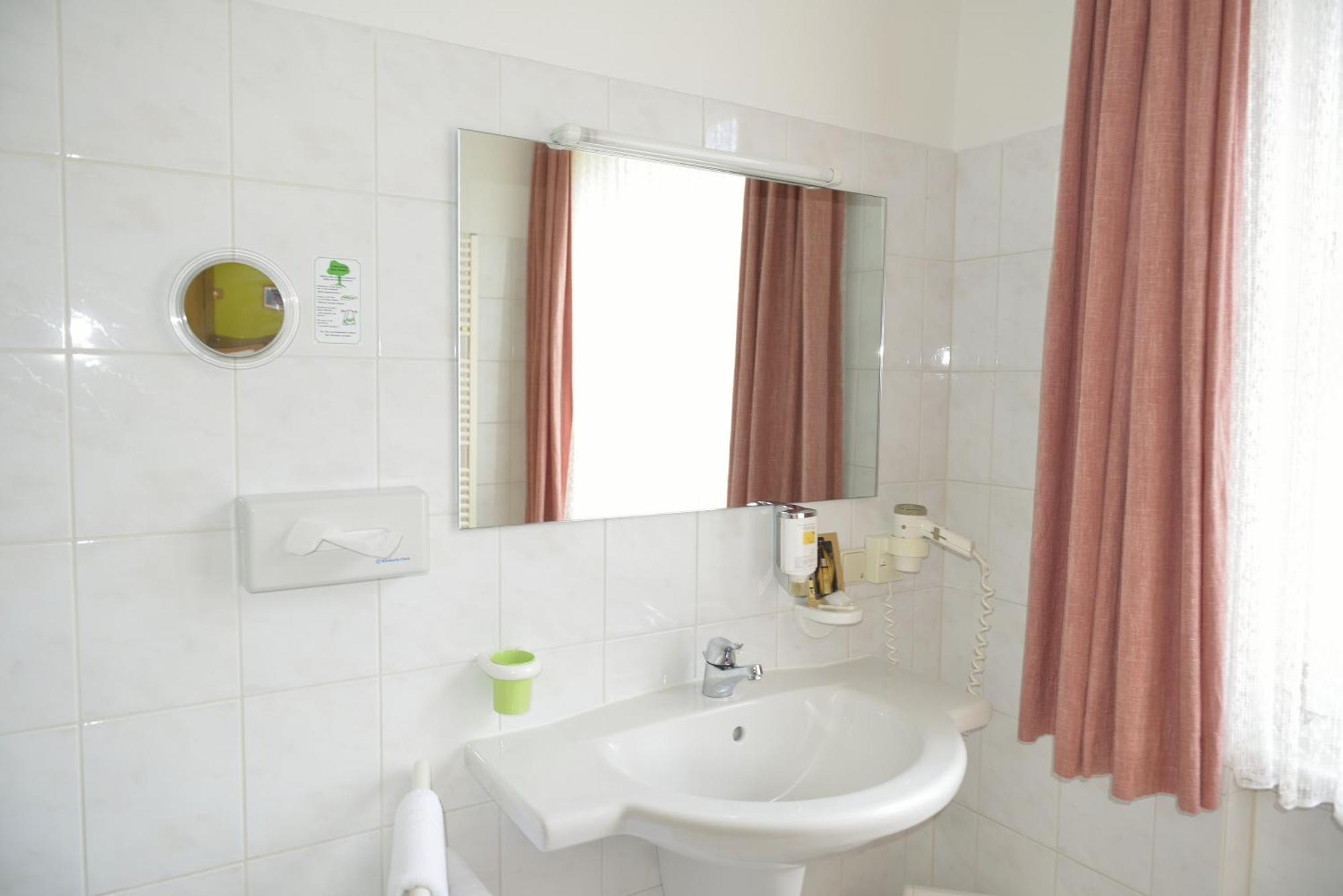 Standard Quadruple Room,403802208:JPEG