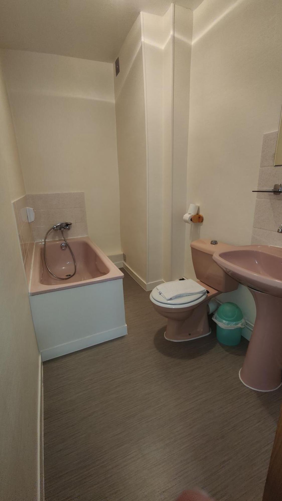 Deluxe Double Room,738698215:JPEG