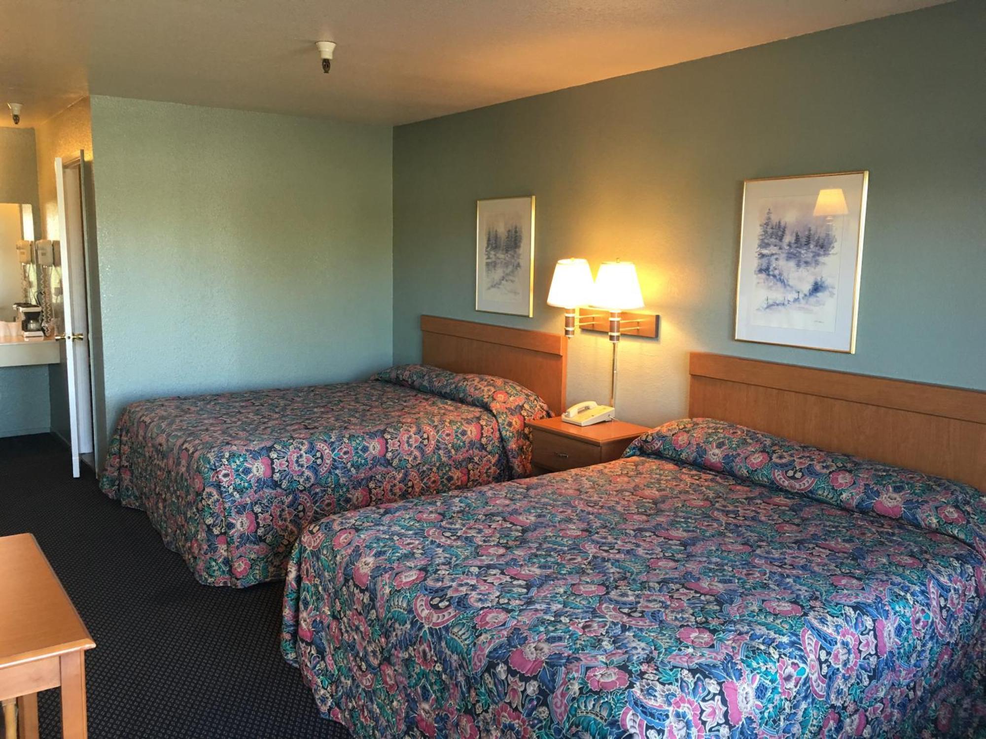 Queen Room with Two Queen Beds - Non-Smoking