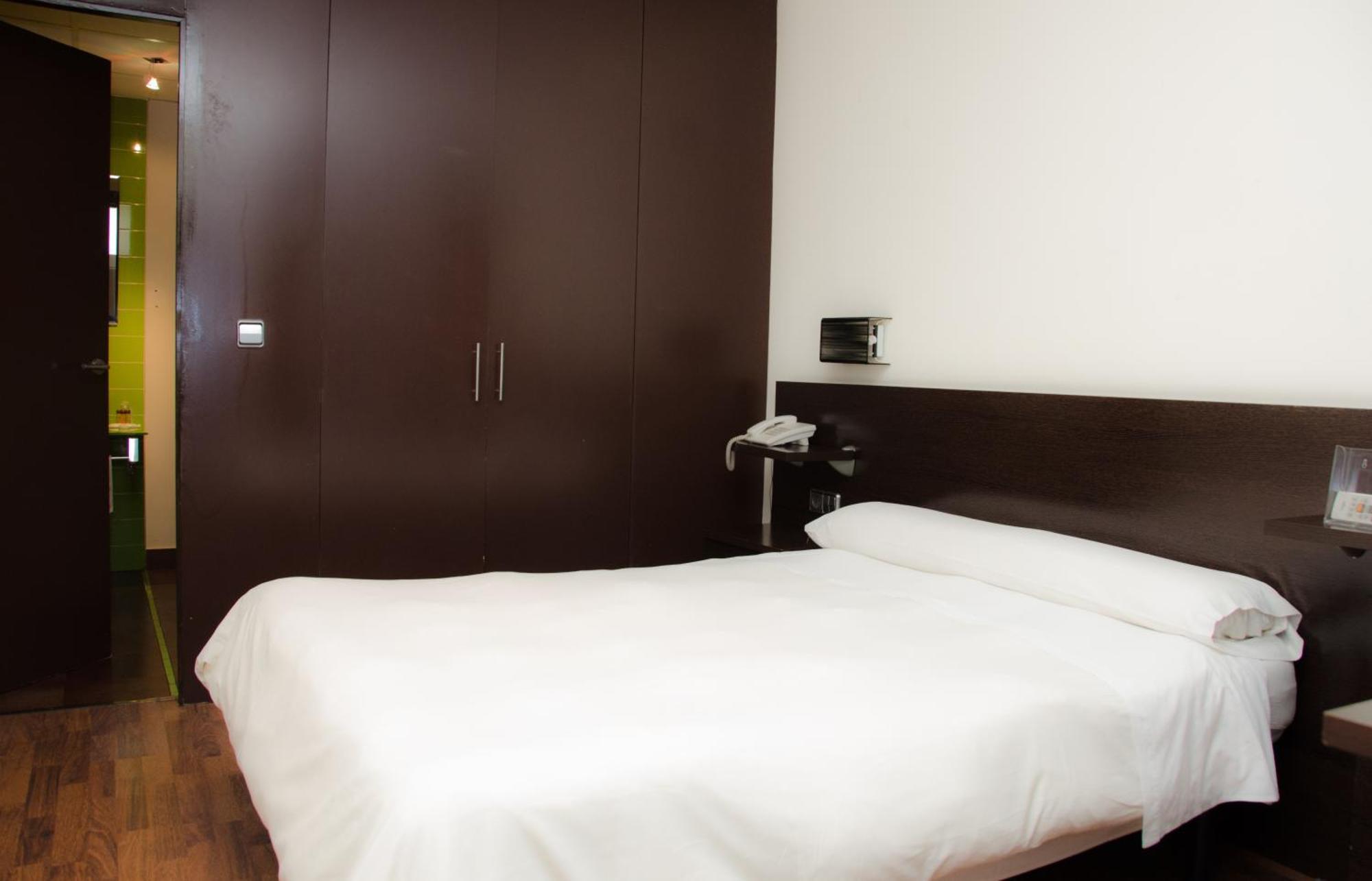 Single Room,709869256:JPEG
