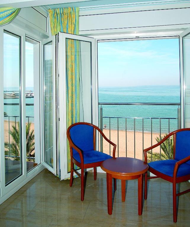 Quadruple Room with Sea View,33619501:JPEG