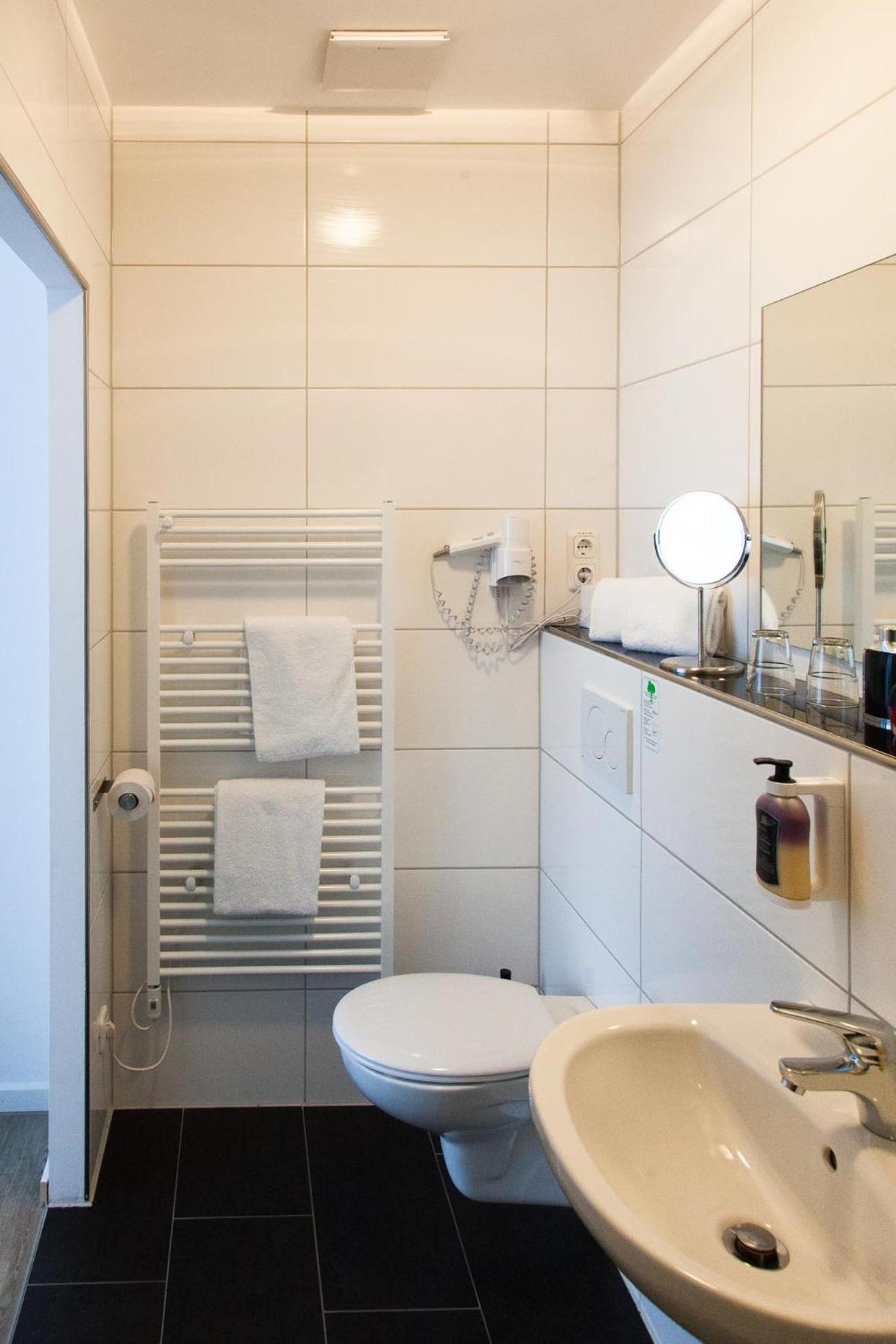 Standard Single Room,449619864:JPEG