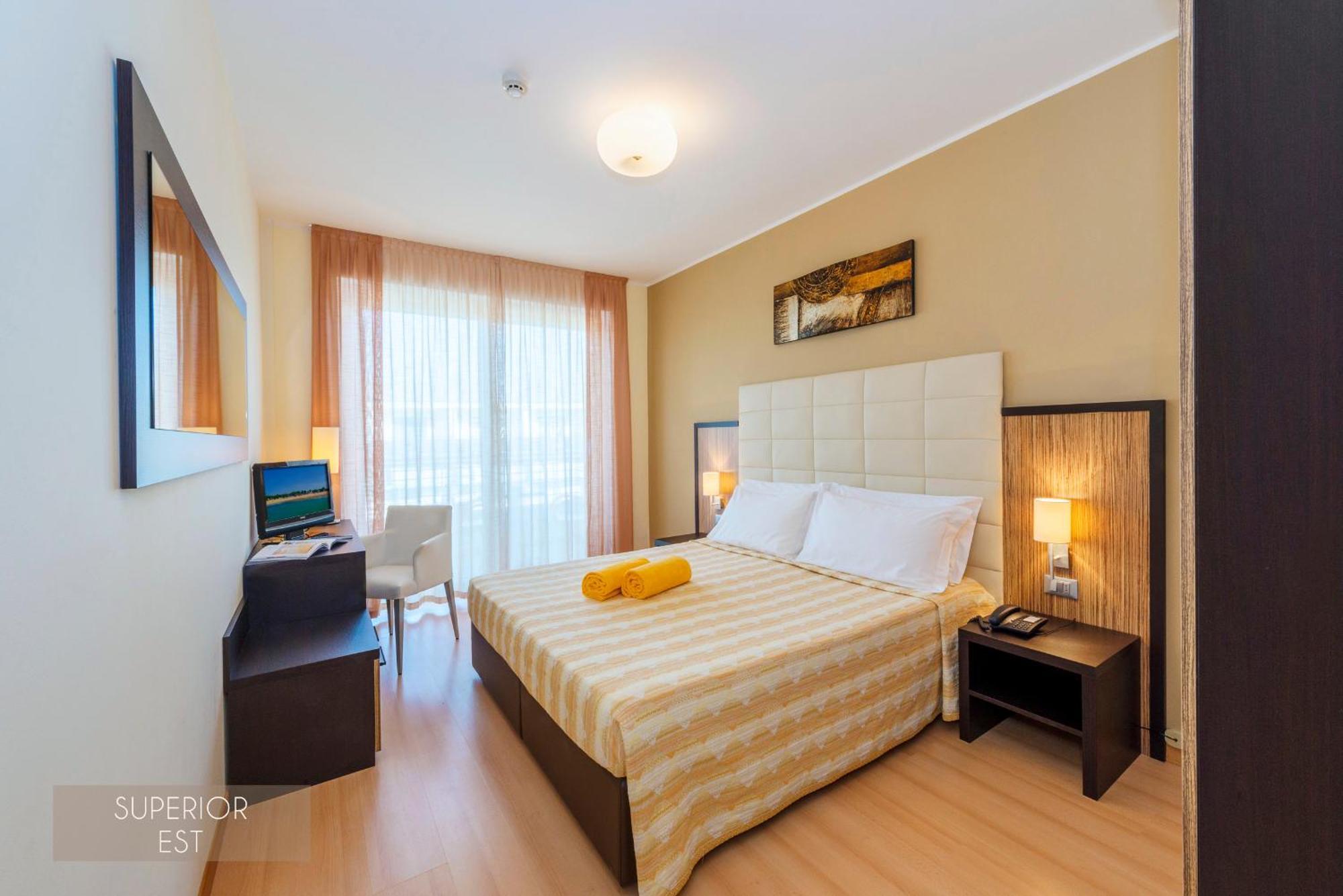 Superior Double or Twin Room,831735995:JPEG