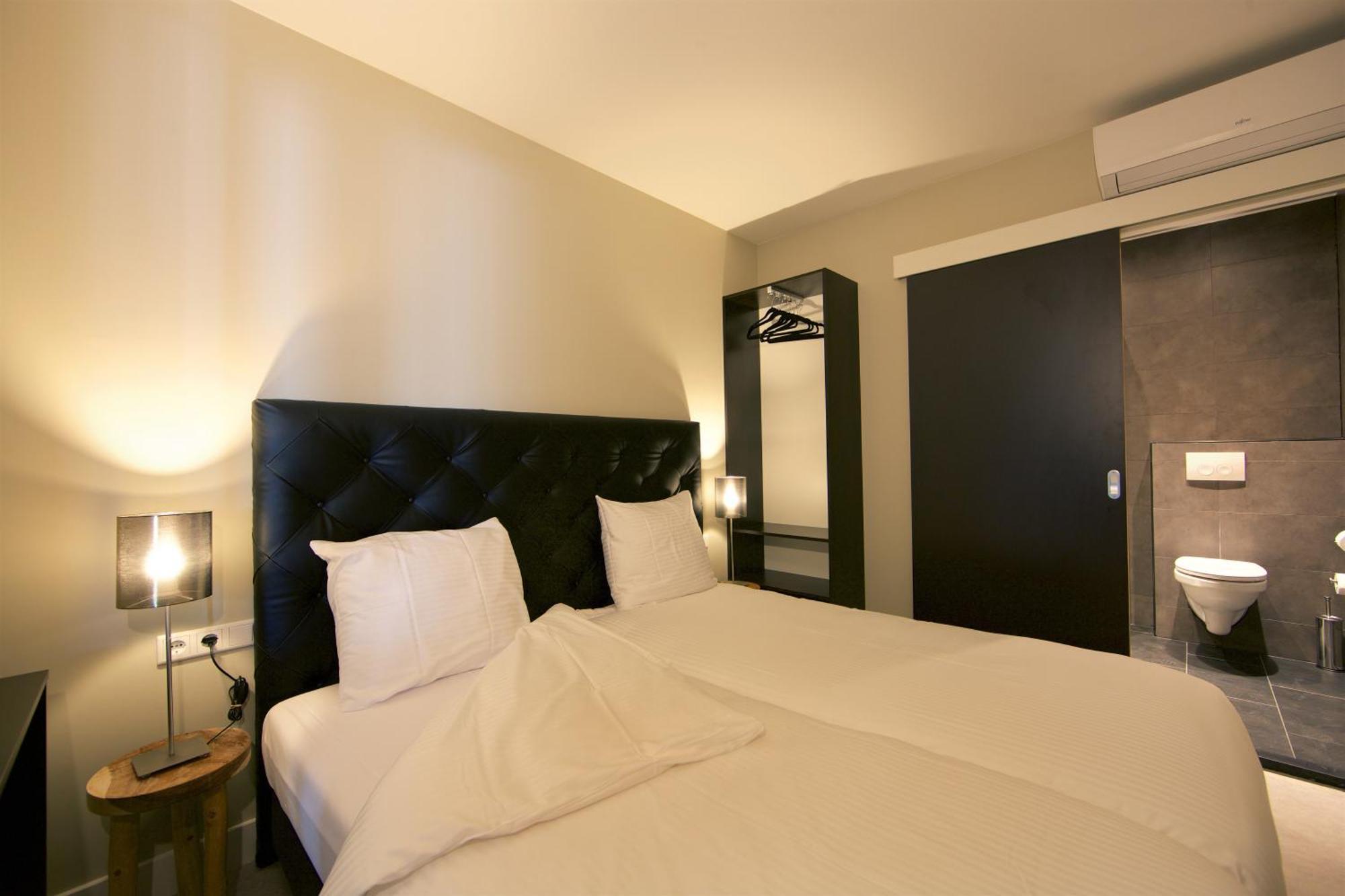Standard Double Room no natural daylight