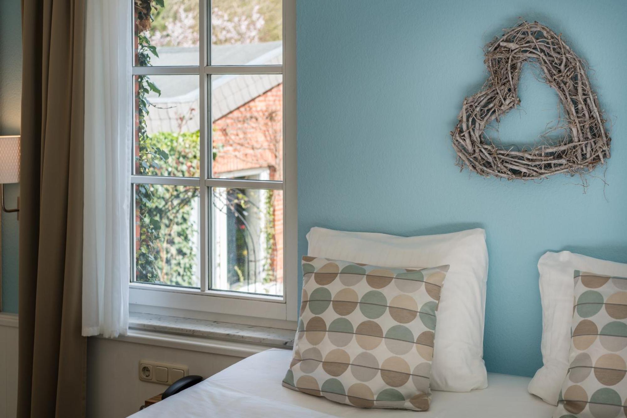 Middle Double Room