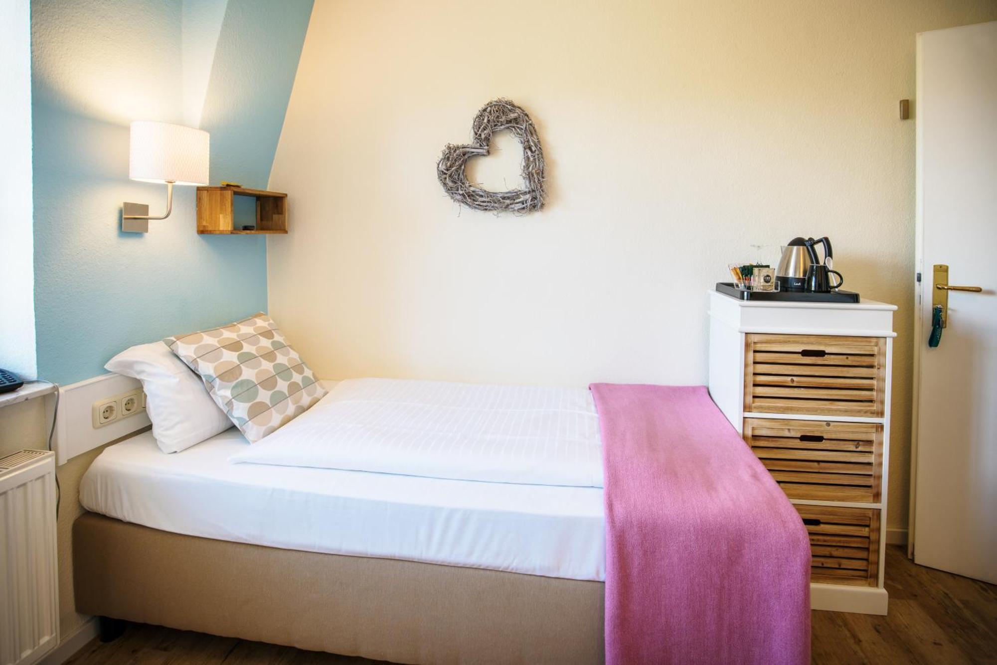 Middle Single Room