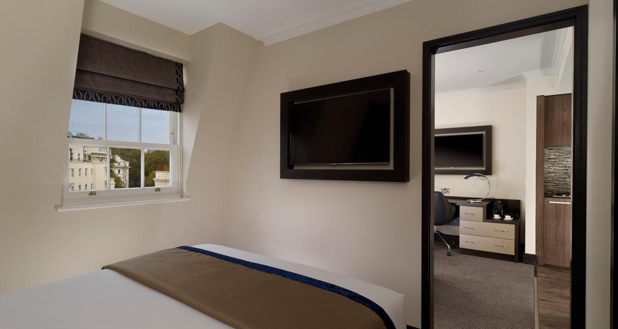 Deluxe One-Bedroom Suite