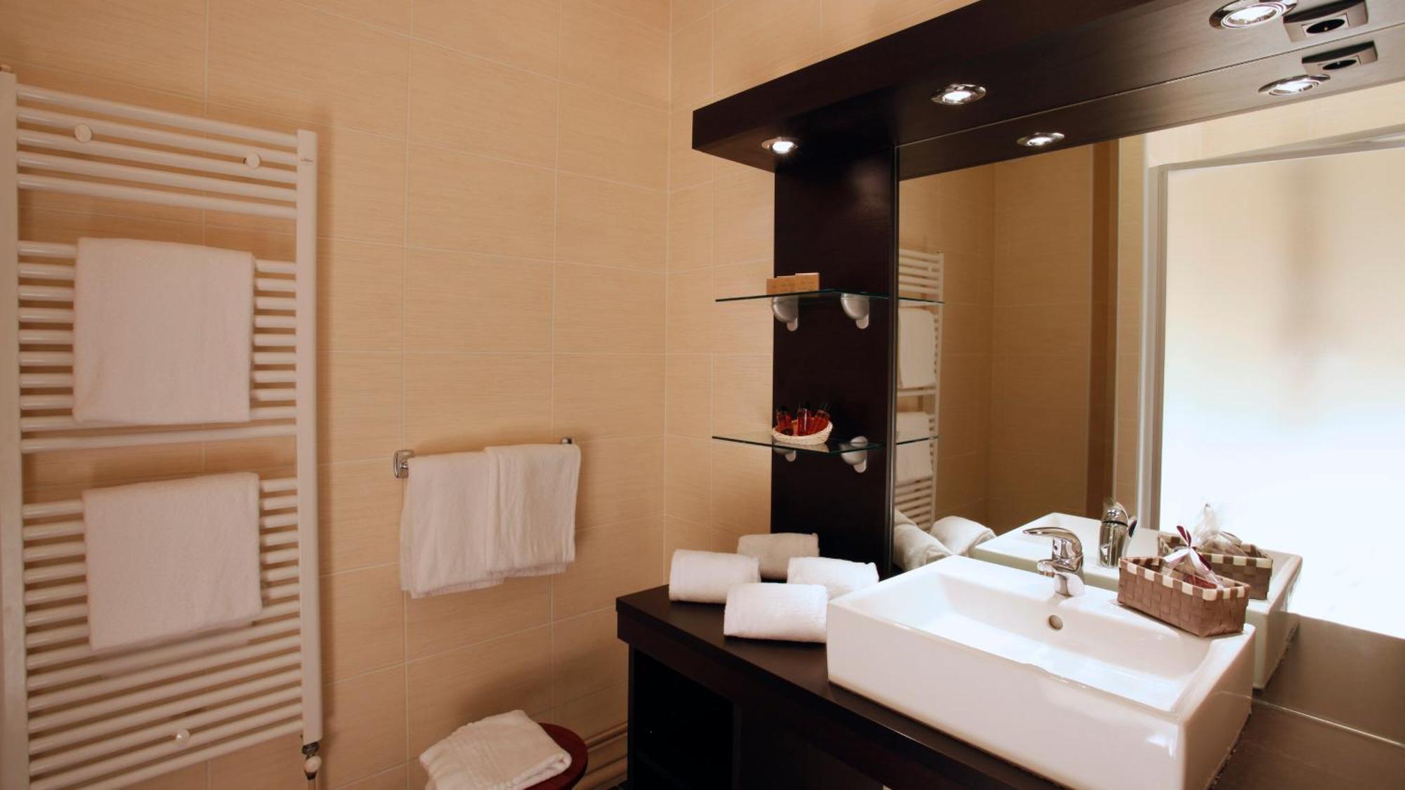 Double Room,710663251:JPEG
