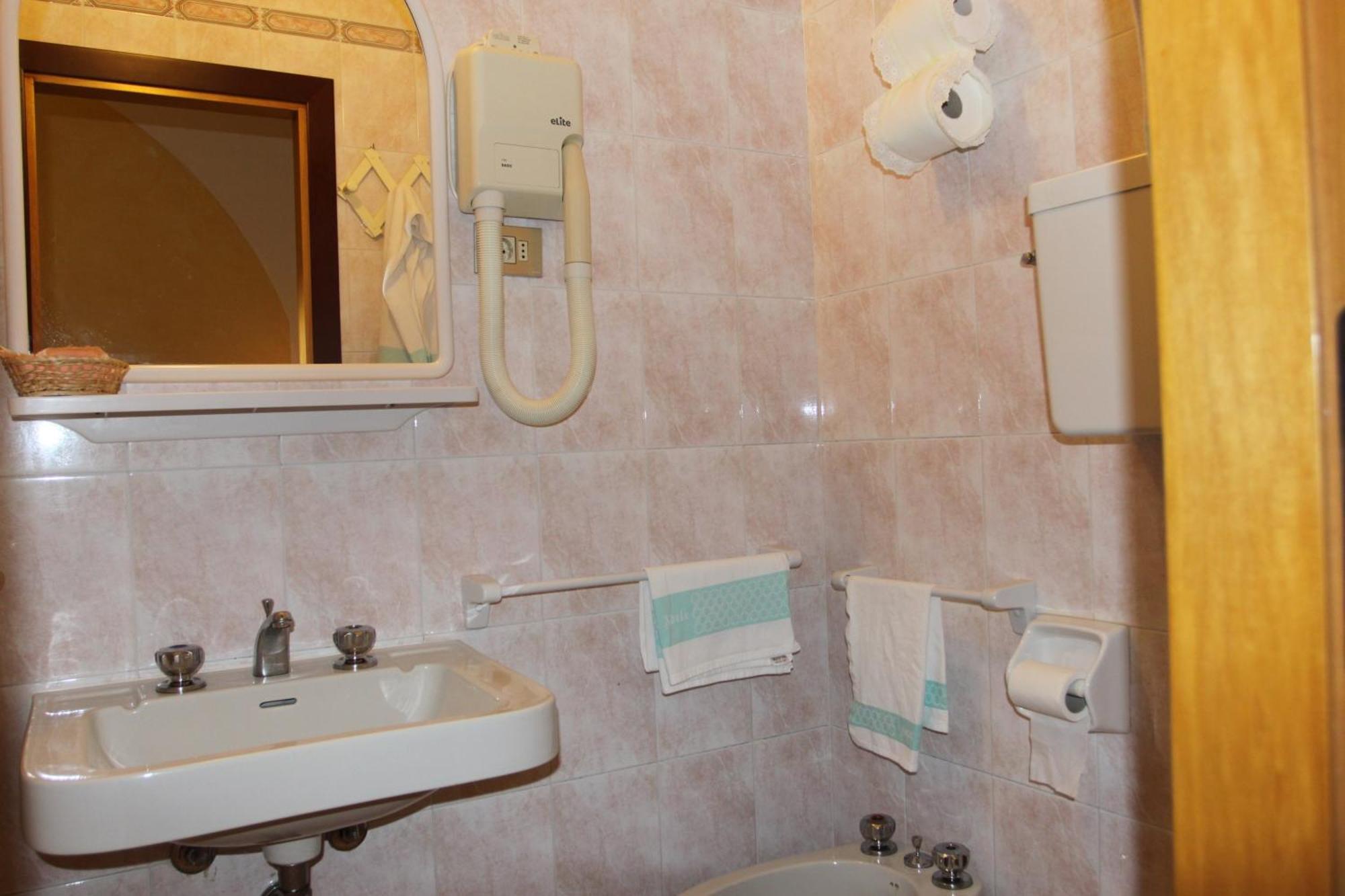 Single Room,798872004:JPEG