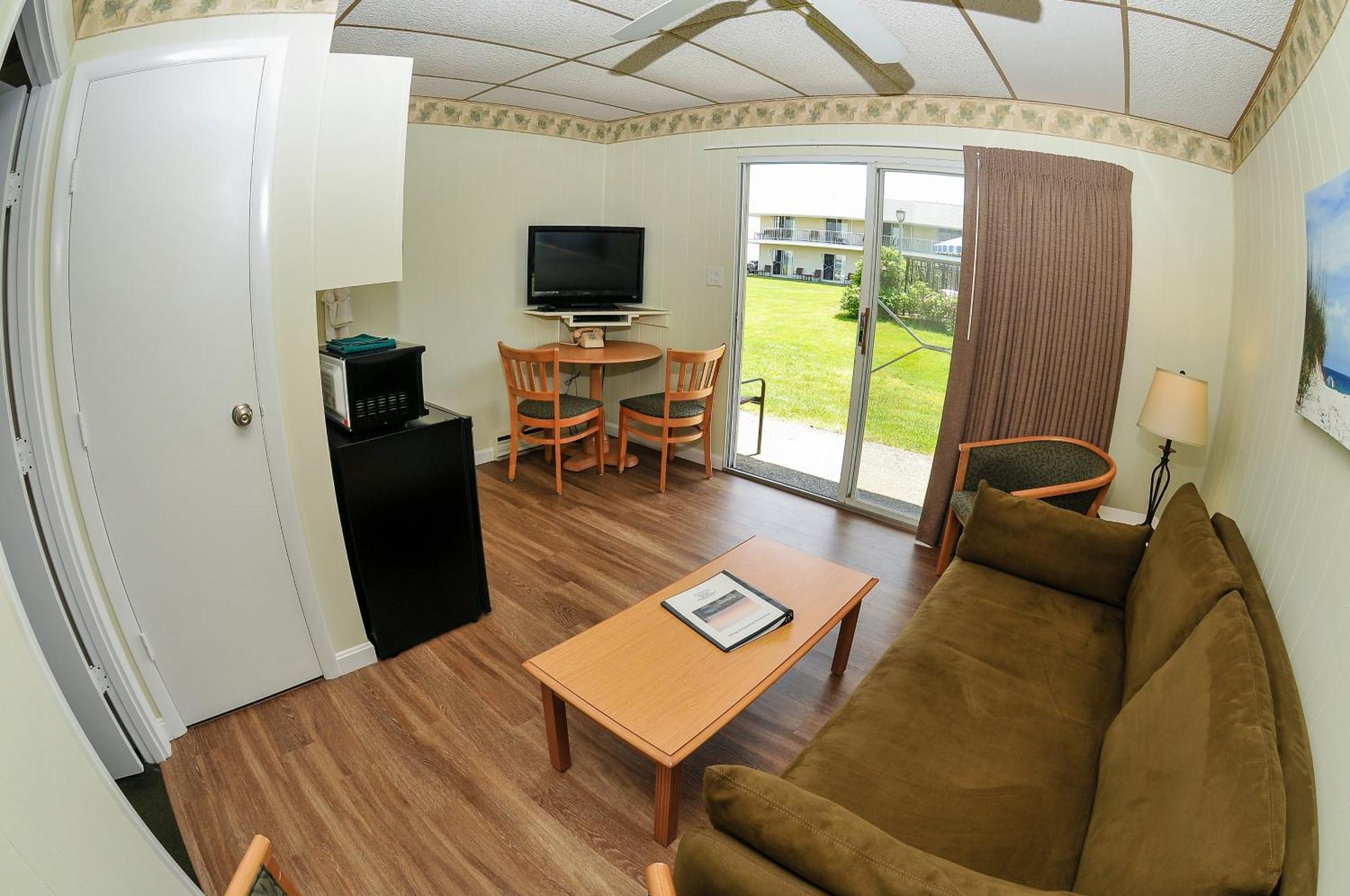 No View Corner-Section Suite King bed First Floor