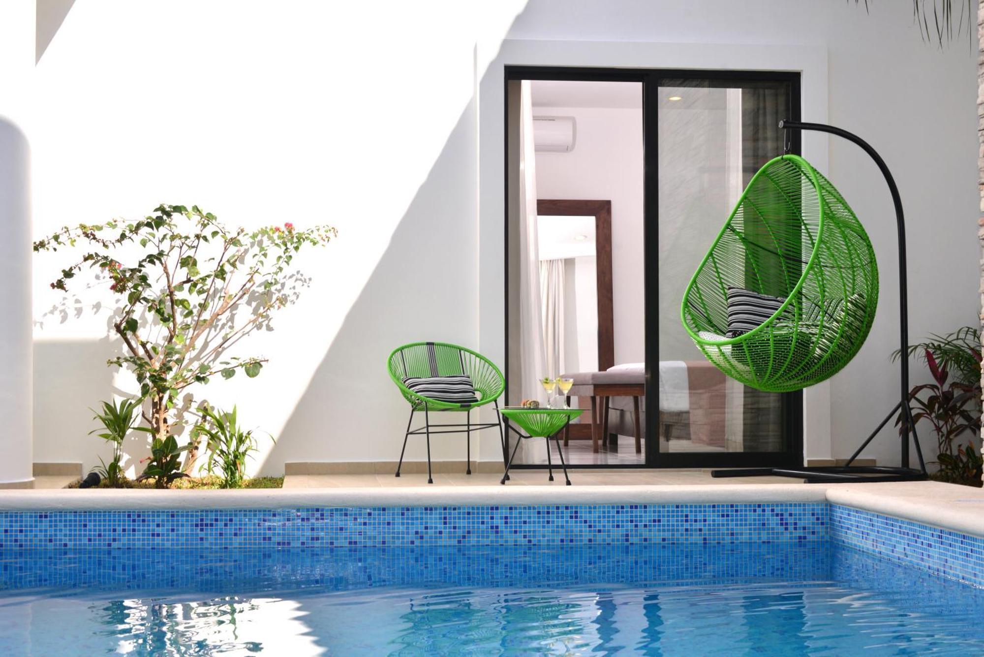 Grand Deluxe Room Pool Side