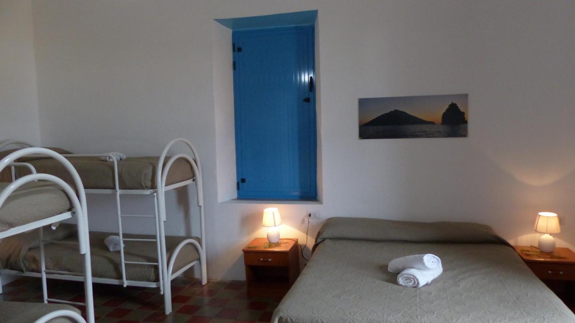Standard Quadruple Room,641154555:JPEG