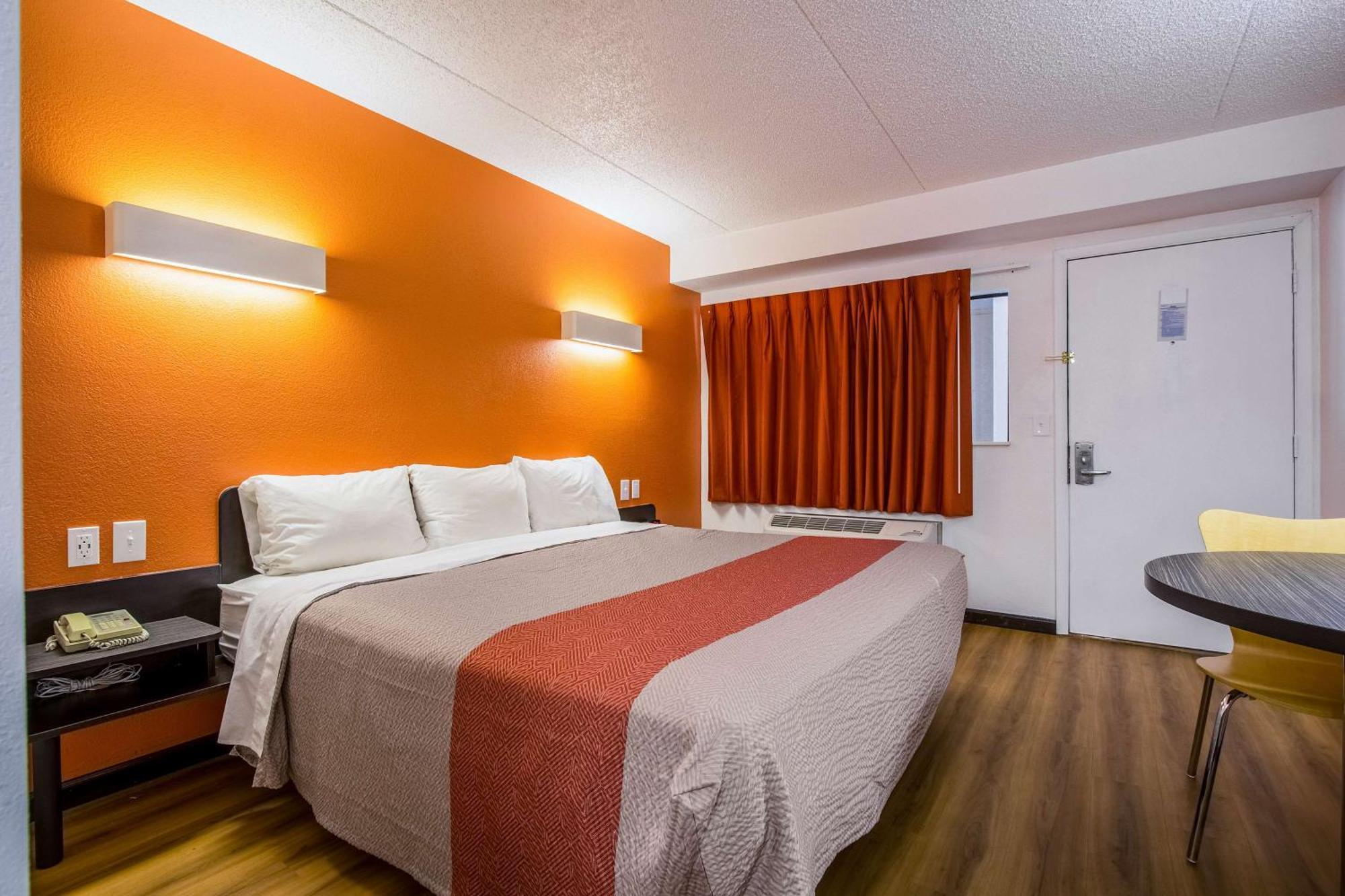 King Room - Disability Access - Non-Smoking