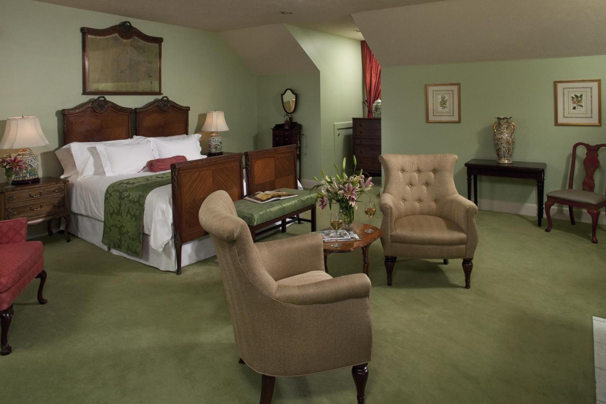 Deluxe King Suite