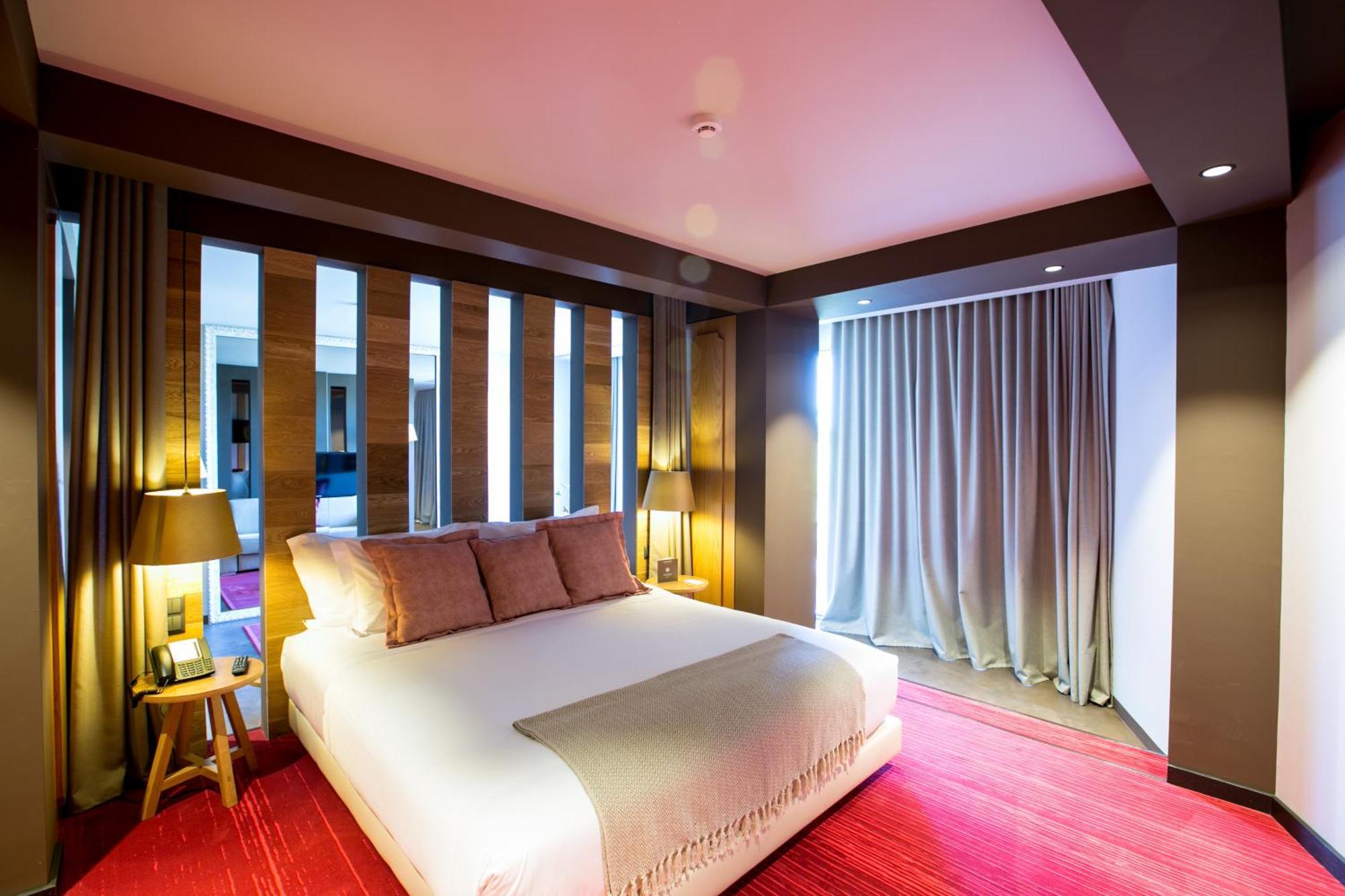 Deluxe Queen Suite Balcony