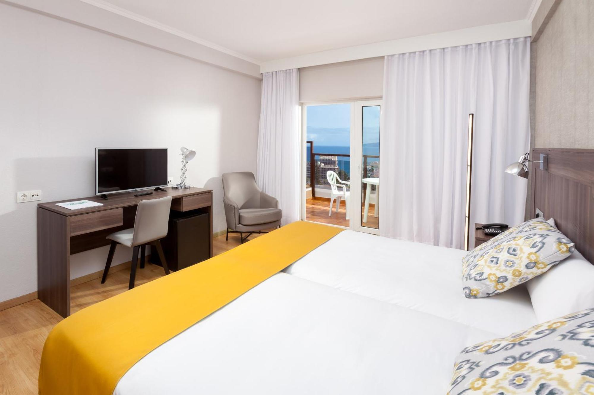 Double or Twin Room with Sea View,712589506:JPEG