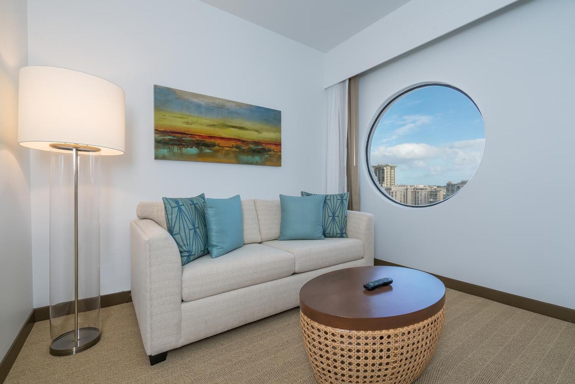 King Suite with Mountain View