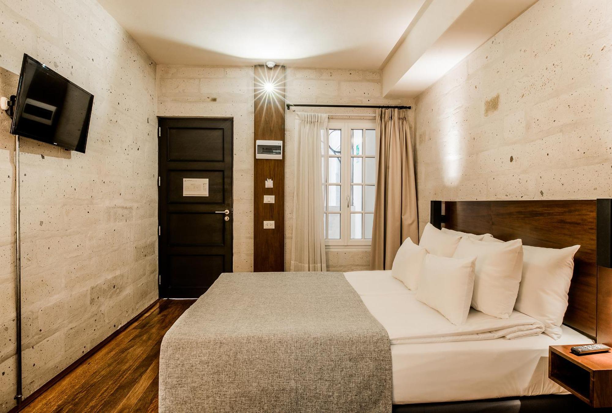 Standard Queen Room