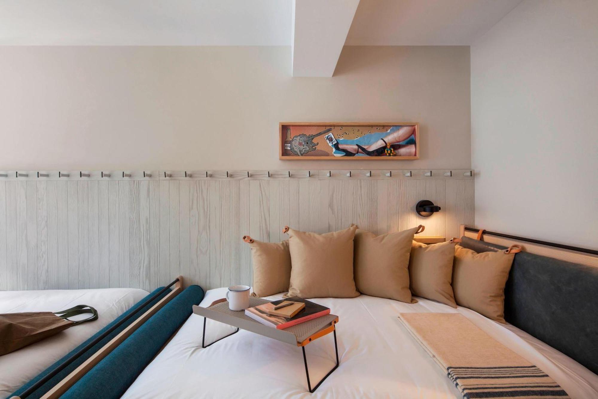 1 Double, Guest room, 1 Double (Mobility Accessible w/Roll-in Shower),1281608818:JPEG