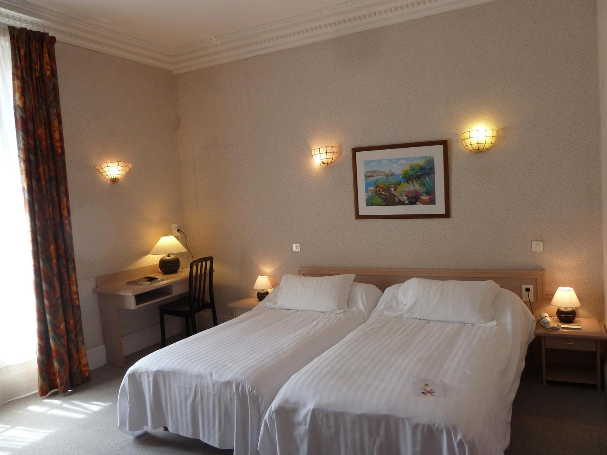 Standard Twin Room with Bath
