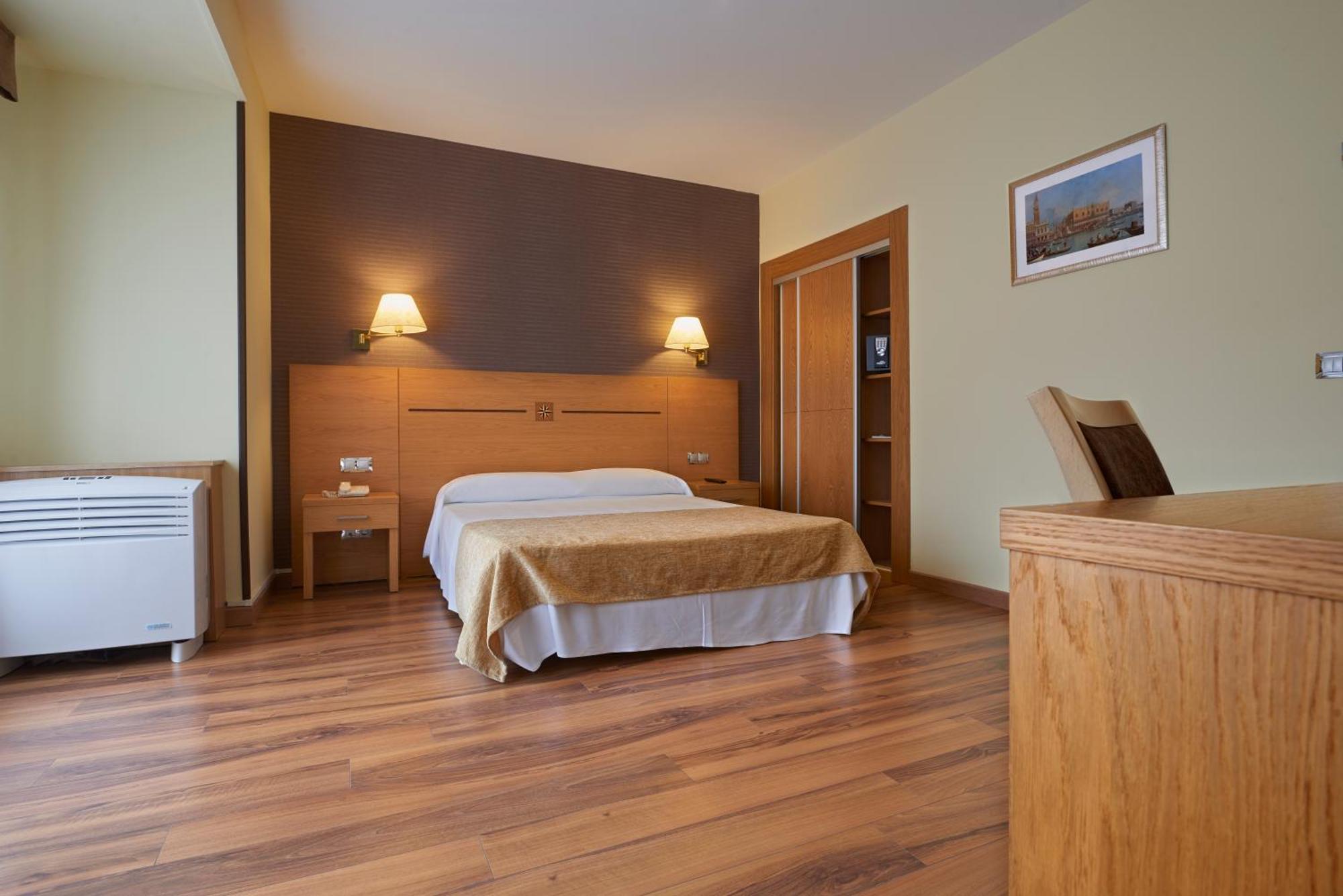 Standard Triple Room,714223969:JPEG
