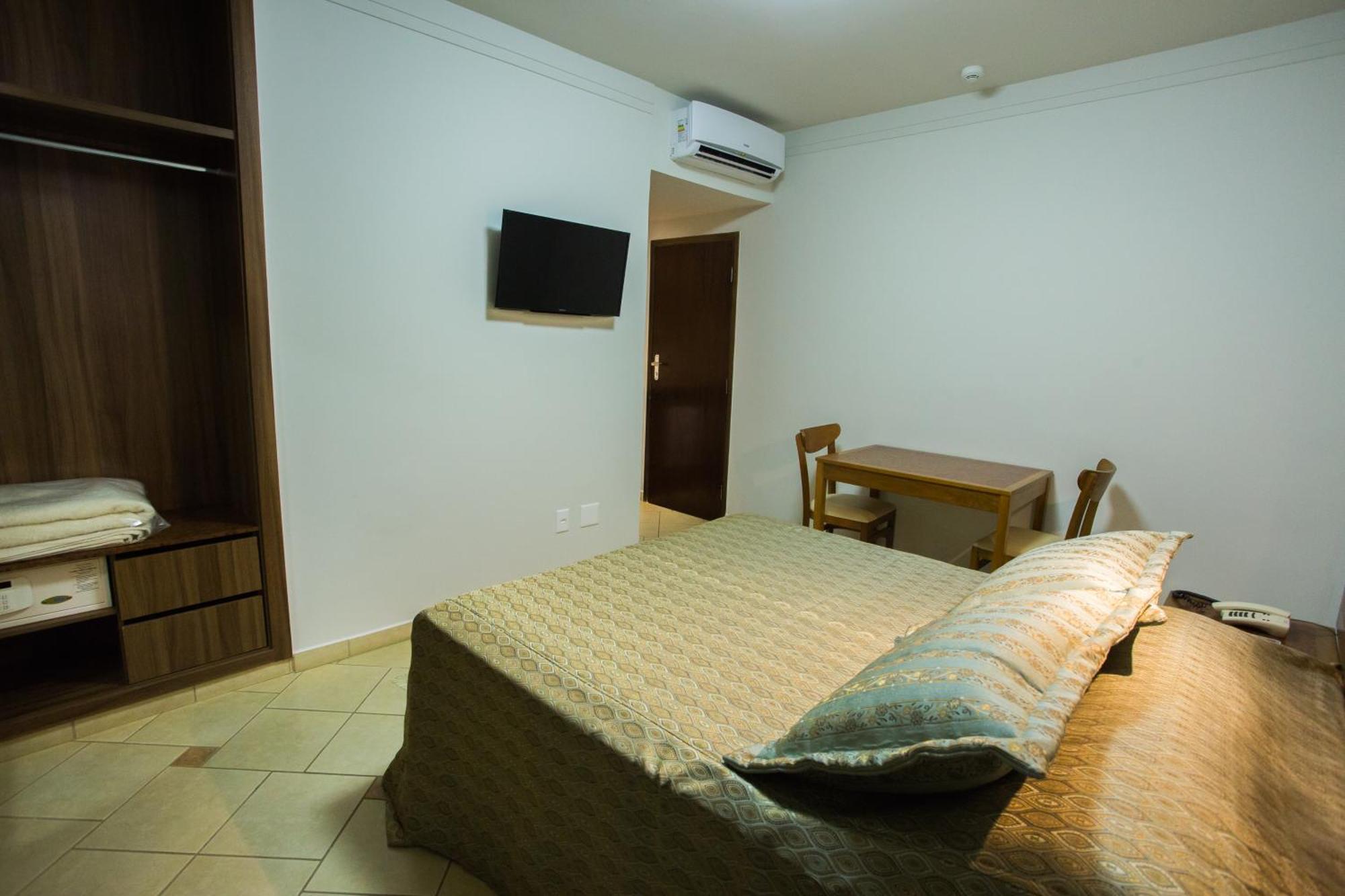 Deluxe Room,642958533:JPEG