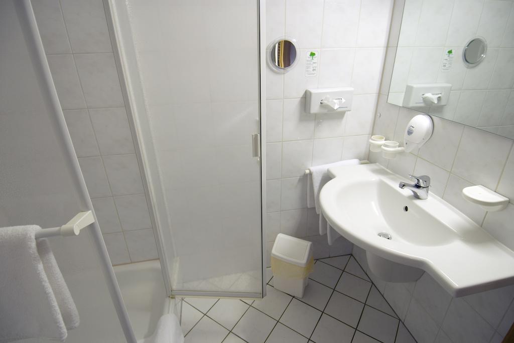 Standard Triple Room,71769815:JPEG