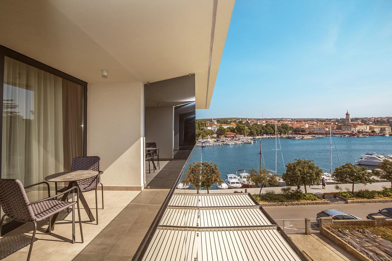 Double Room Balcony Side Sea View