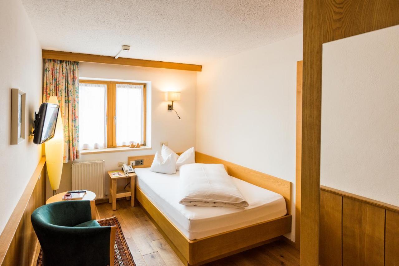Single Room,717861106:JPEG