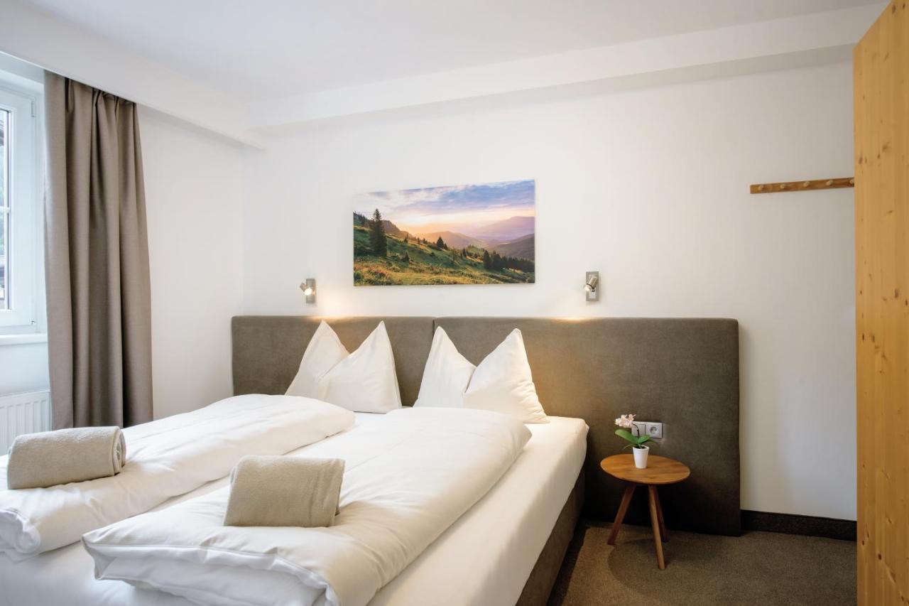 Three-Bedroom Apartment Balcony,718252492:JPEG