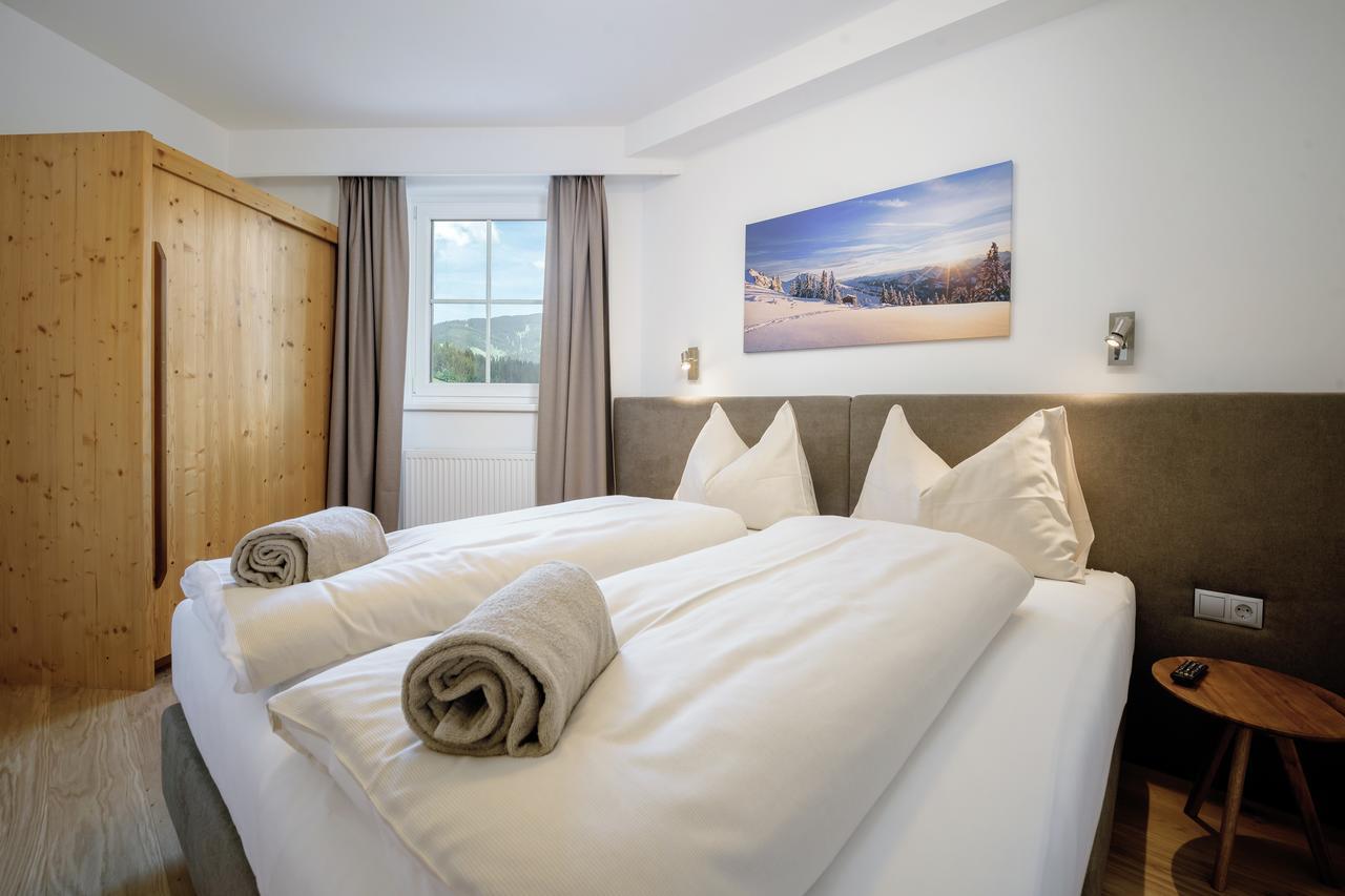 Three-Bedroom Apartment Balcony,718252540:JPEG