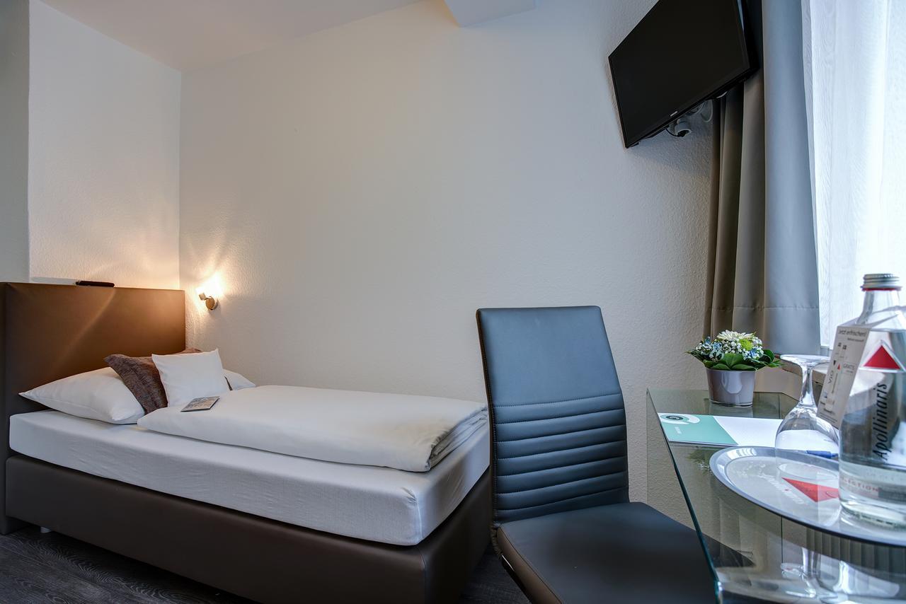 Single Room,718341256:JPEG