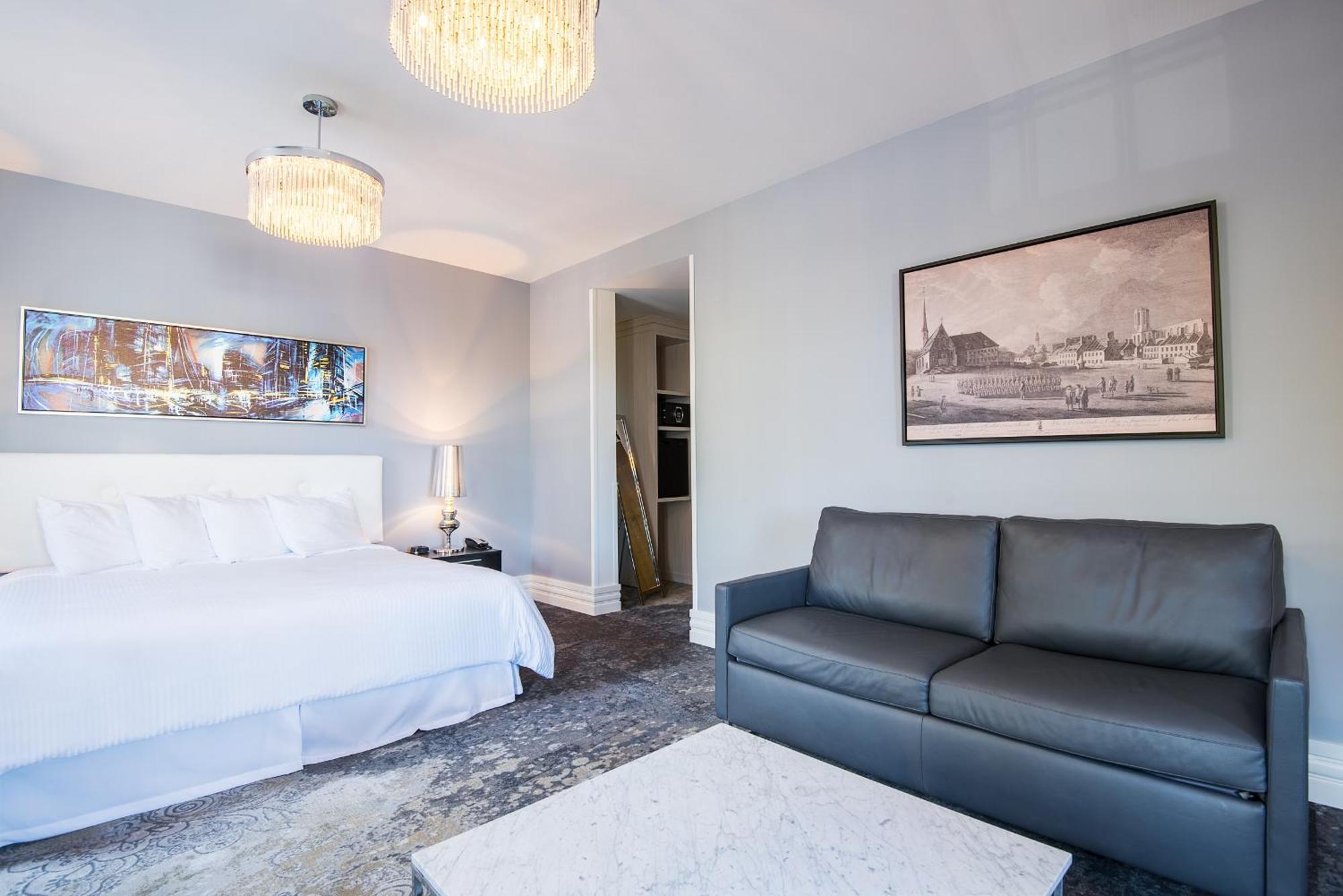 Deluxe King Suite