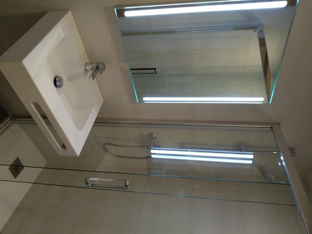 Single Room Bathroom,718788049:JPEG