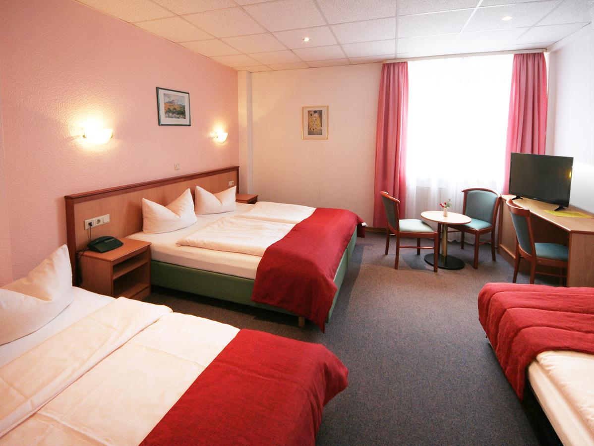 Triple Room,1546906558:JPEG