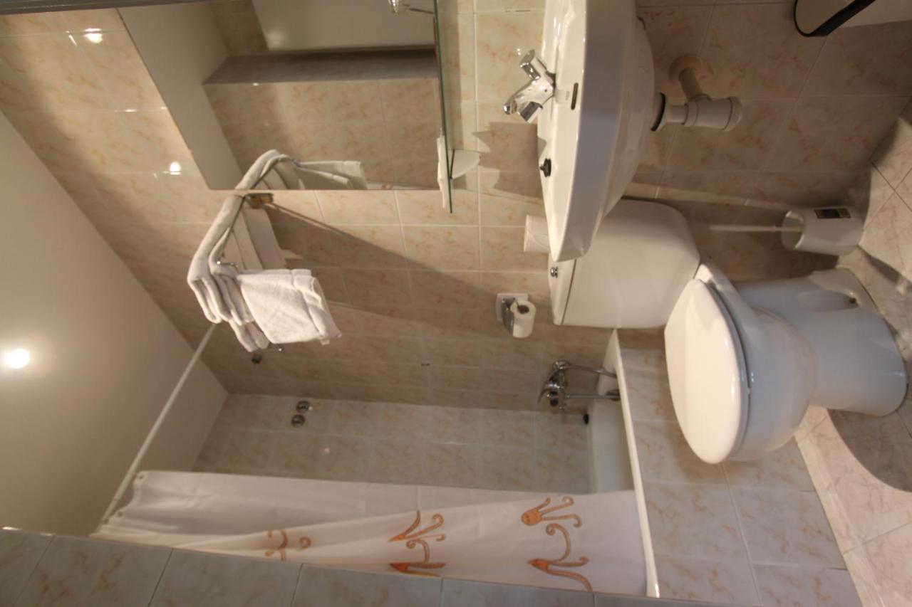 Double or Twin Room Private Bathroom