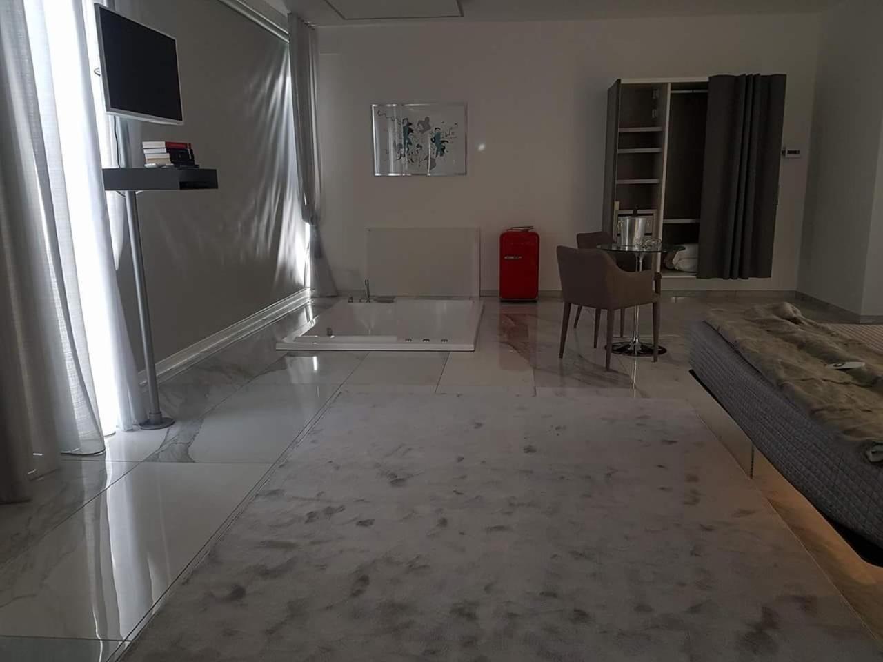 Deluxe Suite Spa Bath