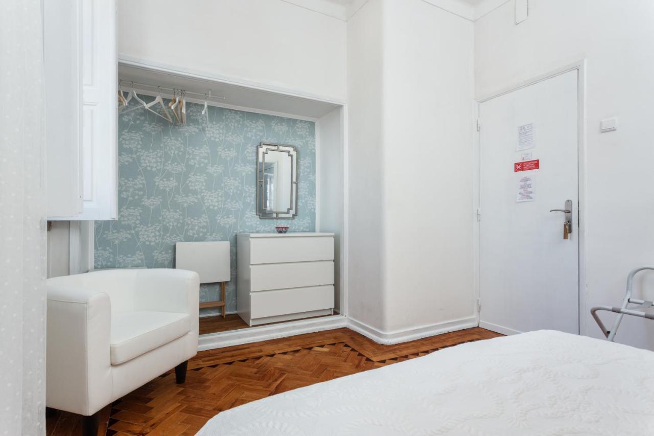 Quarto Duplo com Vista Rio e Casa de Banho Privativa