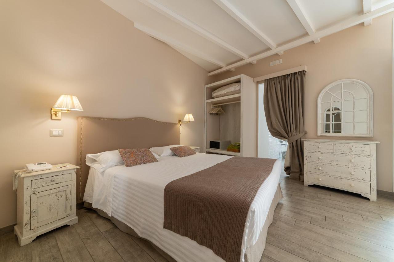 Deluxe Double Room Bath