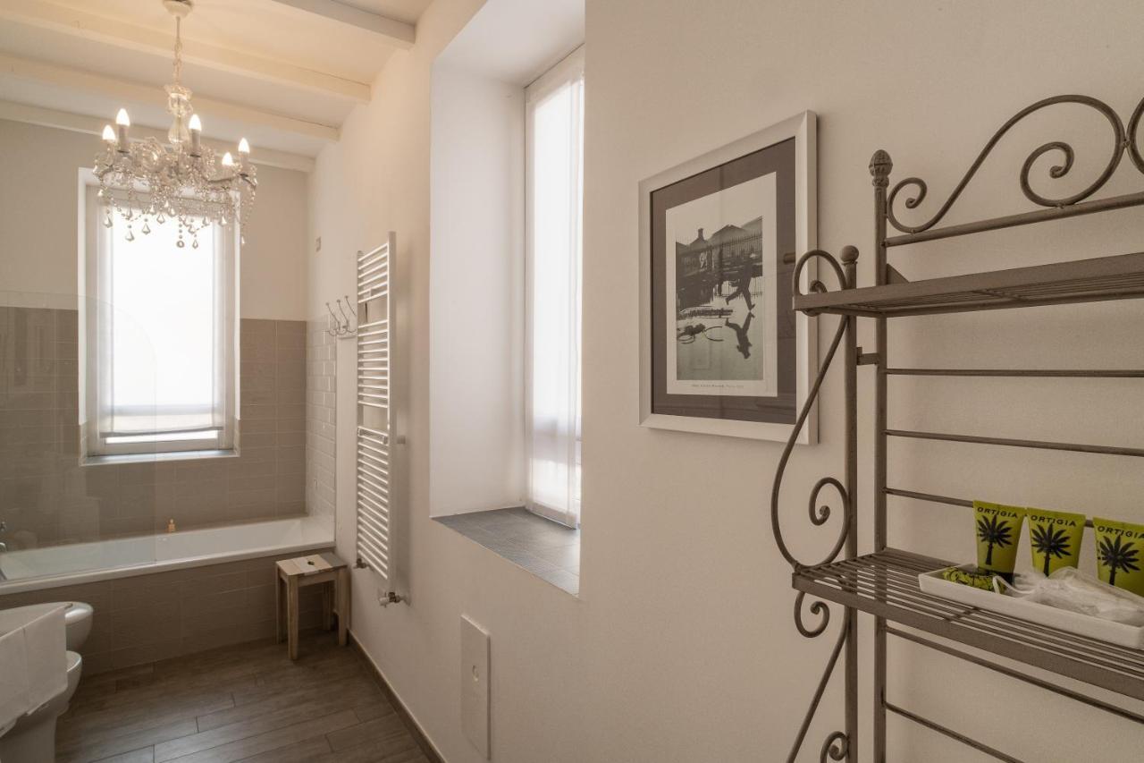 Deluxe Double Room Bath