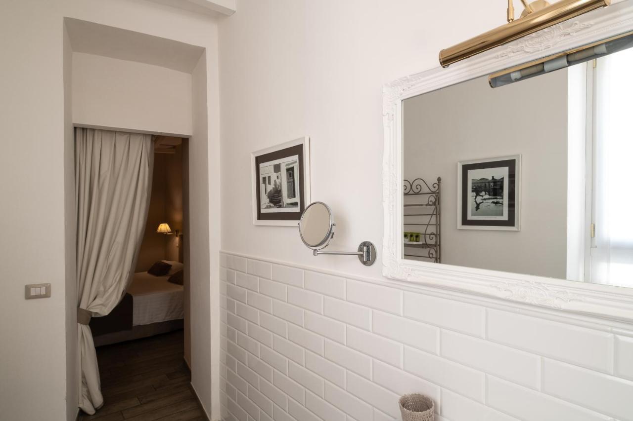 Deluxe Double Room Bath