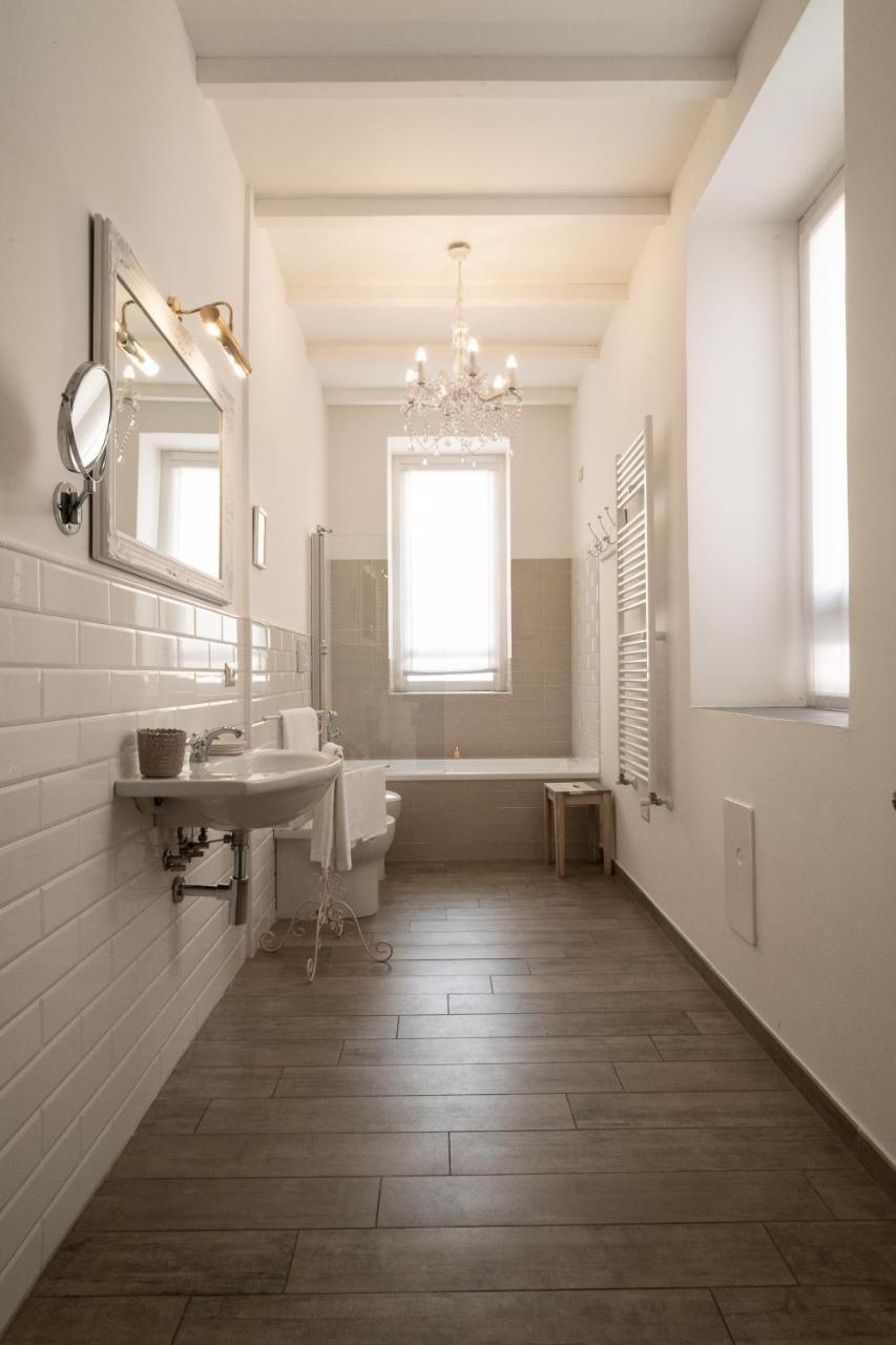 Deluxe Double Room Bath