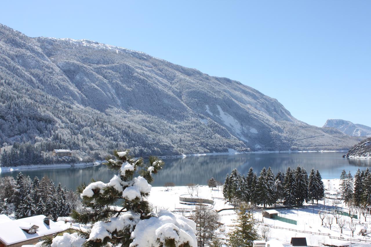 Double or Twin Room Lake View