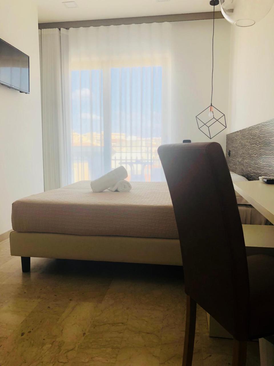 Deluxe Double Room,696294882:JPEG