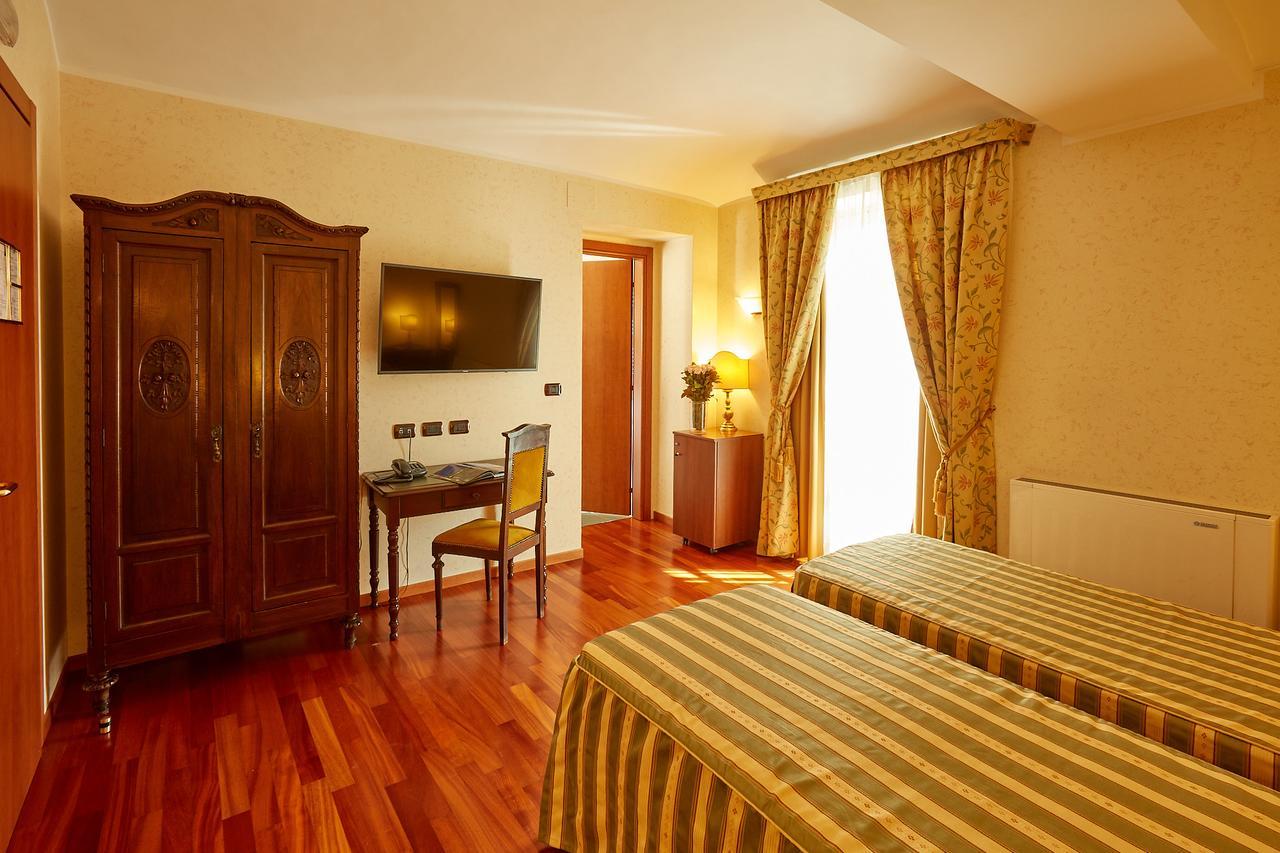 Double Twin Room