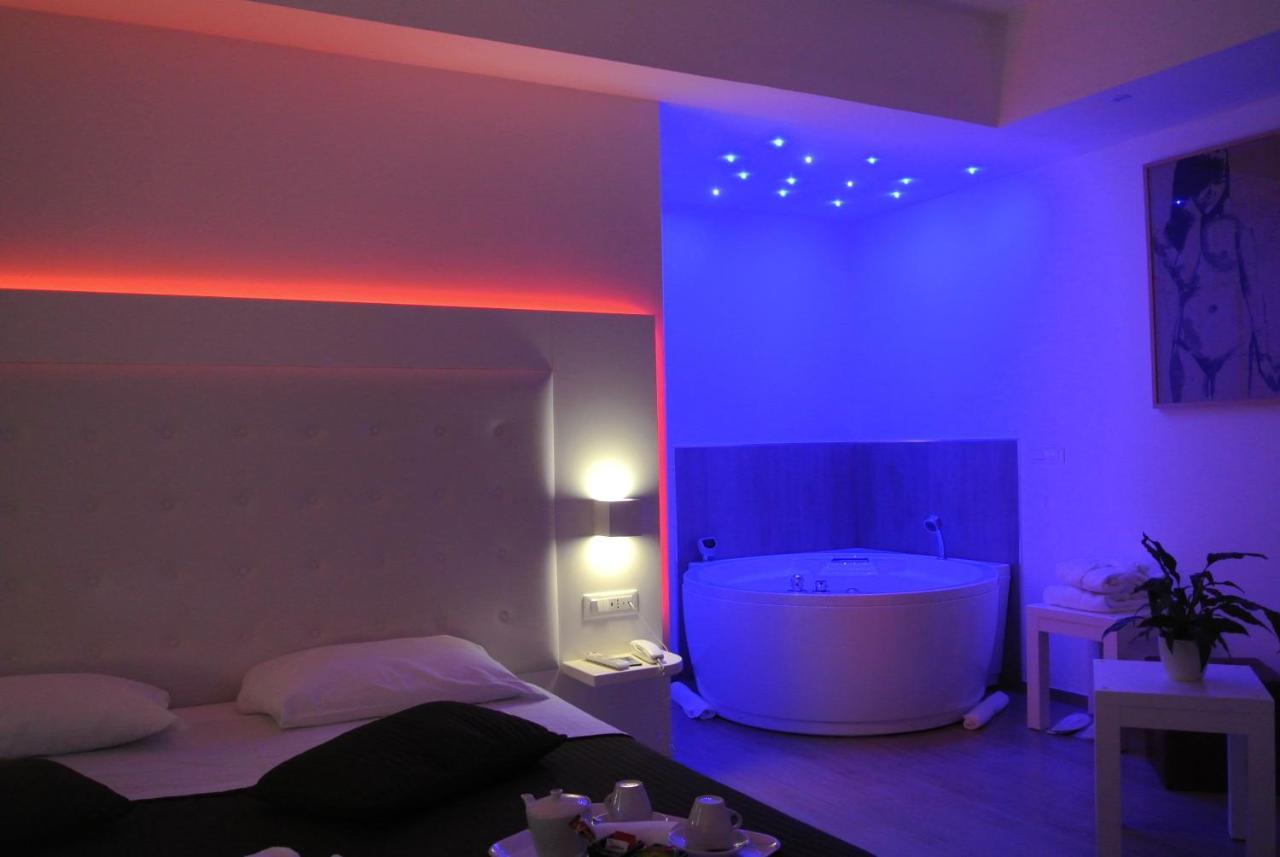 Deluxe Suite Spa Bath,721119769:JPEG